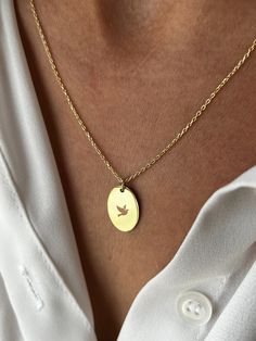 🕊️ Embrace Freedom and Grace with Our Bird Necklace 🕊️ Celebrate the elegance of nature with our exquisite Bird Necklace, meticulously crafted from premium 925 sterling silver and adorned with enchanting 14k gold plating. This necklace captures the beauty and freedom of birds in a stunning and delicate design. 🌟 Key Features: Meticulously designed pendant resembling a graceful bird in flight Crafted from gleaming 925 sterling silver and adorned with exquisite 14k gold plating Available in Gold, Rose Gold, and Silver finishes Choose from adjustable chain lengths of 16, 18, or 20 inches, each accompanied by a 2-inch extender 🕊️ Why Choose Our Necklace? Our commitment to exceptional quality and craftsmanship is evident in every aspect of this necklace, from the intricately crafted bird pe Yellow Gold Oval Charm Necklace As Gift, Yellow Gold Oval Charm Necklace Gift, Delicate Sterling Silver Necklace Stamped 14k, Elegant Charm Necklace In Recycled Gold As A Gift, Elegant Charm Necklace In Recycled Gold For Gifts, Delicate Recycled Gold Necklace Gift, Elegant Recycled Gold Charm Necklace For Gift, Delicate Recycled Gold Necklace For Gift, Elegant 14k Gold Birth Flower Charm Necklace