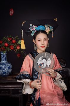 ซิวเยวี่ยน Chinese Robes, Chinese Ancient Clothing, Native Costume, Chinese Dynasties, Chinese Dynasty, Qin Dynasty, Chinese Hairpin, Chinese Hair Accessories, Historical Women