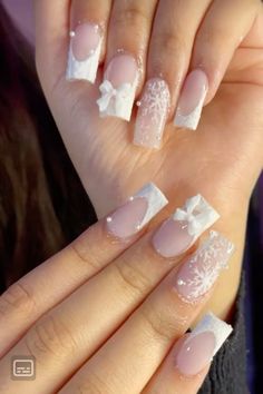 Winter Birthday Nails Acrylic Short, Ombre Xmas Nails, Winter Fake Nails, Winter Christmas Nails 2024, Blue And White Xmas Nails, Square Christmas Nails Acrylic, Christmas Nail Square, Christmas Nails White French Tip, Christmas Nail Inspo Square