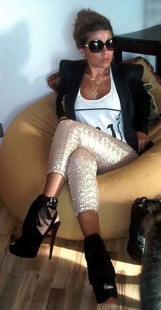 *adds sequin pants to want list, because I'm grown and I can* Werk! Sparkly Leggings, Silver Leggings, Sequin Leggings, Sequin Pants, Estilo Chic, Zuhair Murad, Ladies Night, Outfits For Women