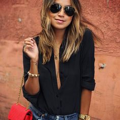 Chique Outfit, Look Con Short, Boho Styl, Red Handbag, Stil Inspiration, Looks Style, Mode Style, Spring Summer Outfits, Casual Look