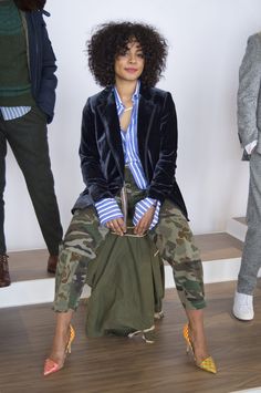 Image Jenna Lyons Camo Pants, Jcrew Style Inspiration, Jcrew Fall, J Crew Outfits, Looks Jeans, Style Casual Chic, Camo Fashion, Camo Pants, Outfits Fall