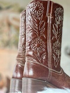 Vintage RARE Frye Campus Floral Stitch Platform Block Heel Western Boots Sz 10 b  | eBay Campus Frye Boots, Cowgirl Western Wear, 70s Boots, Frye Campus Boots, Campus Boots, 70s Retro Style, Platform Block Heels, Country Concerts, Frye Boots