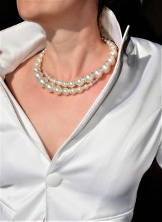 Lawyer Lady, Pearl Necklace Layered, Chunky Pearl Necklace, White Beaded Necklaces, Chunky Pearls, Trending Jewelry, Long Statement Necklace, Necklace Collar, Necklace Layered