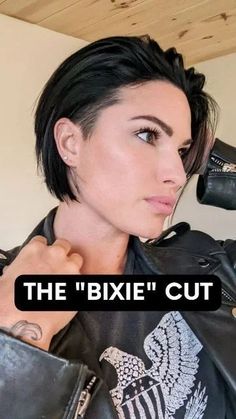 Bixie cut corte de pelo Edgy Short Hair Styles, Undercut Ideas For Women, Growing Out Undercut, Best Undercut Hairstyles, Bob Undercut, Black Short Hair, Edgy Haircuts, Hair Fixing, Short Hair Undercut