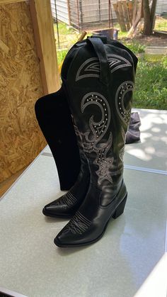 Dress up your outfit with these knee high cowgirl boots! Adds a bit of country to your city chic style! Knee High Cowgirl Boots, High Cowgirl Boots, Black Cowgirl, City Chic, Cowgirl Boots, Boot Shoes Women, High Boots, Knee High Boots, Charleston