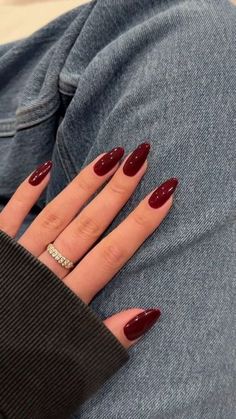 Oval Nails Dark, Kutek Disney, Dark Red Nails, Wine Nails, Flot Makeup, Maroon Nails, Cherry Nails, Red Nail Polish, Makijaż Smokey Eye