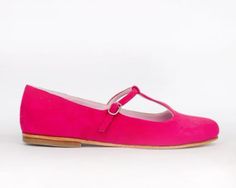 Romantic flats. Mary Jane style. Super confortable shoe to dance 💃 Available in in red patent leather, hot pink/fucsia suede, and purple leather. DETAILS ✭ Leather upper ✭ Leather insole ✭ Leather sole ✭ 1/3 inch heel ✭ Super comfy 🙌🏻 HANDMADE IN ARGENTINA Want be exclusive? Yes, sign me up now! 👉🏻 https://bit.ly/New_QuieroJune If you are unsure of your size, please, feel free to send your foot measurements to ensure perfect fit. 🙋🏻 If you can not find its size, we can tailor it (US 4-12, Summer Party Mary Janes Flat Shoes, Fitted Flat Heel Mary Janes For Spring, Fitted Spring Mary Janes With Flat Heel, Retro Closed Toe Mary Janes For Summer, Pink Mary Janes For Spring Party, Summer Flat Heel Mary Janes With Leather Sole, Summer Mary Janes With Leather Sole And Flat Heel, Pink Closed Toe Mary Janes For Spring, Spring Pink Closed Toe Mary Janes