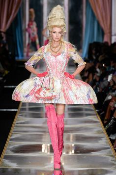 Moschino 2020, Pageboy Outfits, Camp Fashion, Look Rock, Moda Paris, Vogue Germany, Irina Shayk