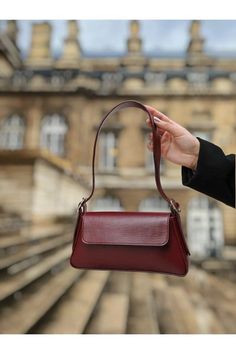 Mini Baguette Burgundy Bag, Vintage Style Leather Box Bag, Classic Faux Leather Crossbody Bag, Minimalist Shoulder Bag, Retro Square Messenger Bag, Gifts for Her It can be combined with all your clothes. You can't go wrong with this bag in any situation Gold Bag; Vintage Style Faux Leather Box Bag combines nostalgic elegance with contemporary craftsmanship. This traditional box bag is expertly crafted from supple premium faux leather, giving it a luxurious look. The gold bag adds timeless appeal