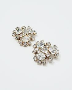 Beautiful pair of vintage clear rhinestone clip on earrings. The rhinestones are prong set in a gold tone metal, and the earrings show no maker marks. Stones are clear in color and have a uniform appearance overall with a bit of vintage age. Findings are in great shape with a good deal of shine as well.  The earrings are in excellent condition with little vintage wear. Earrings measure approximately 1 inch long and 1 1/4 inches wide at the widest point. Please see photos, these earrings are dazzling! Luxury Vintage Clip-on Earrings For Wedding, Luxury Antique Clip-on Earrings For Wedding, Luxury Traditional Clip-on Earrings For Anniversary, Cheap Vintage Clip-on Earrings For Evening, Cheap Vintage Clip-on Earrings For Formal Occasions, Affordable Vintage Formal Clip-on Earrings, Wedding Gifts For Bride, Statement Choker, Vintage Bride