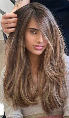 Long Straight Hairstyles With Layers, Straight Hairstyles With Layers, Straight Hairstyles With Bangs, Poses On Chair, Long Straight Hairstyles, 80 Hair, Rambut Brunette, Bronde Hair, Brown Hair With Blonde Highlights