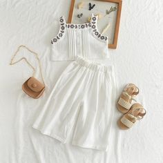 Presentamos nuestra última colección: ¡Conjunto informal de 2 piezas bordado de verano para niñas!

 Prepare a su pequeño para los días soleados que se avecinan con este adorable conjunto. Diseñado pensando en la comodidad y el estilo, este conjunto es perfecto para niñas de 3 a 7 años. Confeccionada con algodón transpirable, garantiza que su hijo se mantenga fresco y cómodo durante los calurosos meses de verano.





 Diseño elegante y cómodo : con un encantador cuello cuadrado y un práctico diseño de jersey, vestirse nunca ha sido tan fácil. El suave material de algodón del conjunto brinda comodidad durante todo el día, lo que le permite a su pequeña jugar y explorar libremente.






 Delicado bordado floral : el intrincado bordado floral añade un toque de dulzura al conjunto, haci Summer Cotton Sets With Floral Embroidery, Floral Embroidery Cotton Set For Summer, Floral Embroidered Cotton Summer Sets, Cotton Beach Sets With Floral Embroidery, Summer Floral Embroidery Cotton Sets, Beach Sets With Floral Embroidery In Cotton, Summer Matching Cotton Outfit Sets, Cotton Matching Outfits For Summer, Summer Cotton Matching Outfits Sets