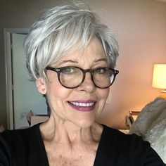 Mode Over 50, Hair And Glasses, Short Natural Hair, Dunner Wordend Haar, Natural Human Hair, Synthetic Hair Extensions, Clip In Extensions, Hair Problems, Short Natural Hair Styles