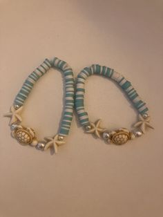 White and blue note pattern bracelet with turtle and starfish charms Pattern Bracelet, Turtle Charm, Bracelet Ideas, Beach Girl, Starfish, Favorite Jewelry, Beauty Book, Jewelry Bracelets, Charms