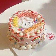 there is a cake that has been decorated to look like a happy birthday bear on it