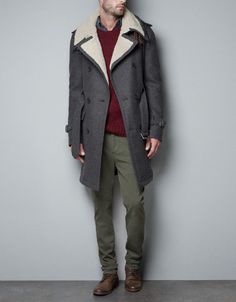 COAT WITH SHEEPSKIN COLLAR - Coats - Man - ZARA..... sexy sexy... Zara Coat, Winter Attire, Men Fashion Show, Men's Outerwear, Fashion Catalogue, Collared Coat, Boyfriend Style, Green Pants, Zara Man