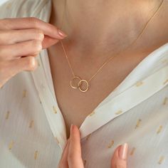 14k Solid Gold Interwined Circles Neclace for Women Link Pendant Necklace Double Rings Interlocking Circles Dainty Minimalist Jewelry - Etsy Finland Fine Jewelry In 14k Gold Circle Shape, Elegant Circle Clavicle Chain Jewelry, Elegant Circular Clavicle Chain Jewelry, Elegant Circular Clavicle Chain, Minimalist Yellow Gold Jewelry For Anniversary, 14k Gold Jewelry With Adjustable Chain And Circle Shape, 14k Gold Circle Jewelry With Adjustable Chain, 14k Gold Jewelry With Adjustable Circle Chain, Yellow Gold Circle Fine Jewelry