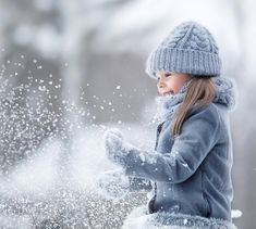 Baby In Snow, Winter Photoshoot, Christmas Family Photos, Shadow Pictures, Winter Love, Christmas Scrapbook, Children Images, Winter Girls, Winter Kids