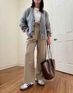 Office Looks Casual, Professional Party Outfits Women, Smart Autumn Outfits, Camel Trousers Outfit Women, Timeless Professional Outfits, Engineer Outfit Women Business Casual, Fall Corporate Outfits 2024, Basic Business Casual Outfits For Women, Fall Outfits Academia