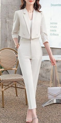 Business professional white outfit for women and elegant ladies. Classy workwear style. With unique short blazer. BUY IT ONLINE. Suit Outfits For Women Classy, White Suits For Women Classy, Short Blazer Outfits For Women, Classy Suits For Women, White Business Outfit, Business Women Outfit, Casual White Outfit, Classy Workwear, Baju Kahwin