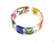 This is a stunning bangle, filled with beautiful real flowers - orange daisy, blue cornflower, yellow buttercup, surrounded by rich green fern leaves, and gorgeous white and orange baby's breath flowers. It is a chunky bangle with a straight profile - the same thickness around the entire circumference of the piece. Available sizes: Size XS Inside diameter 2 9/32" (58mm) wide 3/4" (18mm) thick 1/8" (4mm) Size S: Inside diameter 2 23/34" (60mm) wide 4/8" (15mm) thick 9/16" (6mm) Size M: Inside dia Orange Daisy, Breath Flowers, Resin Rings, Flowers Orange, Fern Leaves, Blue Cornflower, Rainbow Flower, Resin Bracelet, Resin Bangles