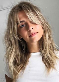 Long Fringe Hairstyles, Medium Hair Styles For Women, Layered Hairstyles, Wavy Hairstyles, Haircut Styles, Nails 2020, Fringe Hairstyles, Long Hair With Bangs, Ideas Nails