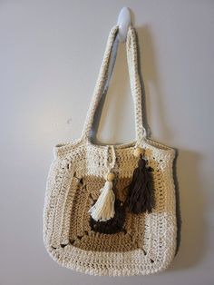 Handmade Crochet Macrame Shoulder Bag Crossbody Vintage. Festival Crochet Bag With Braided Handles, Rectangular Crochet Bag With Braided Handles For Festivals, Bohemian Crochet Yarn Bag For Beach, Beige Rectangular Crochet Macrame Bag, Bohemian Rectangular Yarn Shoulder Bag, Cream Crochet Tote Bag With Macrame, Bohemian Crochet Yarn Bag, Bohemian Granny Square Natural Bag, Beige Bohemian Crochet Bag