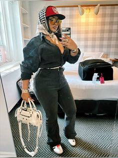 Classic Airport Style Travel Outfits, Outfits To Wear In New York Fall, Dearra Winter Outfits, Toronto Outfit Ideas, Rain Outfit Black Women, Nyc Street Style Black Women, Dinner Baddie Outfits, Put That S On Outfits, Relaxed Fall Outfit