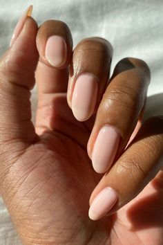 Manicure Natural Color, Gel Neutral Nail Colors, Natural Nail Colors Gel, Classic Wedding Nails, Elegant Gel Nails, Milky Pink Nails, Simple Wedding Nails, Natural Nails Manicure, Bridesmaids Nails