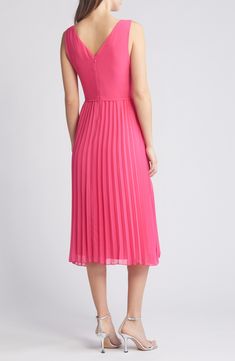 An accordion-pleated skirt lends graceful movement to this sleeveless midi that's balanced by a fitted V-neck bodice. V-neck Sleeveless Lined 100% polyester Dry clean Imported