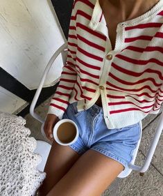 Ootd Red, French Inspired Fashion, Stripe Outfits, Transition Outfits, 60 Fashion, Warm Outfits, Basic Outfits, Colourful Outfits