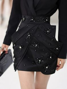 Jeweled Dress Short, Luxury Fabrics Haute Couture, Fabric Weaving Fashion, Unique Designs Fashion, Jewel Embroidery On Clothes, Black Pattern Fabric, Embellished Mini Skirt, A Shape Skirt, Unique Skirts Design