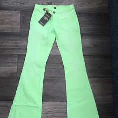 Stitch's New Defects, With Minor Stains Throughout And Minor Pinholes On The Waistband. The Gila Flare Jeans Lime Green Size 25 Approximate Size Measurements Laying Flat Waist: Rise: Inseam: Full Length: Please Comment For Any Questions! Green Flare Jeans, Colour Challenge, Lime Lush, Cute Womens, Green Jeans, Flare Leg Jeans, Low Rise Jeans, Corduroy Pants, Green Fashion