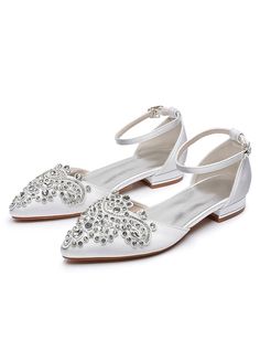 Flat Heel Casual Pointed Sandals White Closed Toe Pointed Flats For Party, White Closed Toe Flats For Party, Summer Party Pointed Toe Flats With Low Heel, White Pointed Toe Flats For Party, Pointed Sandals, Green Champagne, Outerwear Trends, Mermaid Blanket, Pointed Heels