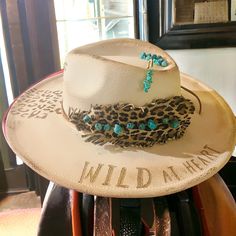 Womens Western Hats, Cowboy Hat Design, Custom Cowboy Hats, Boho Cowgirl, Rancher Hat, Painted Hats, Chapeau Cowboy, Women Hats Fashion, Boho Hat