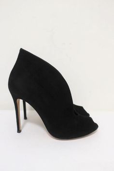 Gianvito Rossi Vamp Booties Black Suede Size 39.5 Peep Toe Ankle Boots - Pre-loved. Good condition. No major wear, scuffs and wear on heels. Toe marks on insoles. Does NOT come with box or dustbag. Retails for $895! Peep Toe Ankle Boots, Black Booties, Gianvito Rossi, Black Suede, Kitten Heels, Ankle Boots, Dust Bag, Boots, Heels