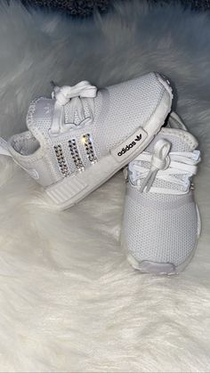 Toddler adidas NMD with bling 💎 Color: White Size: 4c-10c Crystal color: clear diamonds or baby pink Option will be available under the drop box Crystals: 100% authentic genuine Swarvoski crystals adhered with a strong gem adhesive Care: Hand wash only - or use a magic eraser Check out all my other items :) Iphone Cases Bling, Toddler Adidas, Custom Adidas, Drop Box, Magic Eraser, Crystal Shoes, Pink Phone Cases, Adidas Nmd, Nike Air Max 270