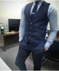 Chaleco y vestido azul Vest Outfits Men, Best Suits For Men, Suits 2023, Navy Blue Vest, Blue Suit Men, Formal Men Outfit, Blue Vest, Designer Suits For Men, Fashion Suits For Men