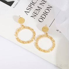 Mots d'affection : boucles d'oreilles lettre plaquées or 18 carats ! 

















































 Créez une déclaration de dévotion avec nos boucles d'oreilles uniques « Can't Live Without », magnifiquement forgées en argent sterling 925 et ornées d'un placage en or 18 carats.





 Artisanat : argent sterling 925 de haute qualité pour une élégance durable.



 Placage : Riche placage en or 18 carats pour un éclat luxueux.



 Design : lettrage unique qui indique « Je ne p Gold Earrings With Initials In 14k Gold, Gold Drop Earrings For Mother's Day, Gold Dangle Jewelry With Initials, Elegant Jewelry With Letter Print For Gift, Gold Sterling Silver Earrings With Initials, Elegant Personalized Hoop Earrings, Gold Sterling Silver Earrings For Mother's Day, Gold Round Initials Earrings, Gold Initials Earrings