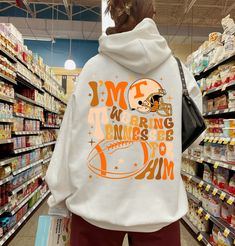 Tennessee Vols Shirts, Tennessee Sweatshirt, Tennessee Outfits, Tennessee Shirt, Tennessee Vols, College Football Teams, Southern Outfits, Cute Country Outfits, Woman Shirt