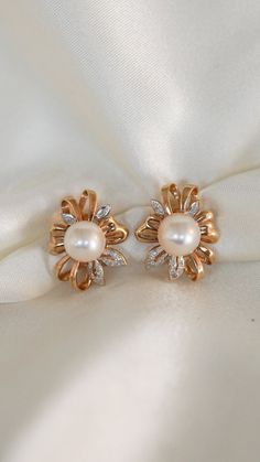 * Earring Material: Pearl, Diamond, 14K Yellow Gold * Earring Dimensions: 0.75x0.5 Inch * Stone Weight & sizes: 24 Diamond - 0.20ct, 2 Pearls - 8-8.2MM * Overall weight: 6.4g * Earring material: 14k yellow gold, Omega Post Lever Back Vintage Pearl, Gold Earring, Vintage Pearls, Yellow Gold Earring, Pearl Diamond, Cluster Ring, Jewelry Earrings Studs, Diamond Pendant, Vintage Black