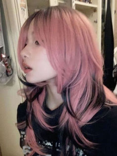 Korean two tone hair color: black and pink layers Half Blonde Half Pink Hair Underneath, Brown And White Color Block Hair, Pink And Brown Hair Aesthetic, Fantasy Hair Color Ideas For Short Hair, Hair Styles For Short Neck Women, Pearl Pink Hair, White Pink Hair Color, Light Pink Chunky Highlights, Pink Hair Color Ideas For Black Hair