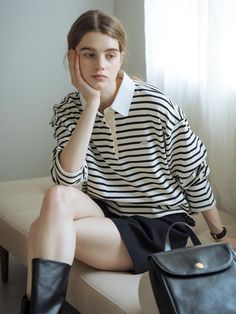 This is a striped t-shirt with collar details that allows for a variety of casual looks. This is a daily t-shirt that creates a natural atmosphere when worn with the sleeves rolled up. The collar part is made of ivory-colored fabric, and buttons are added to enhance the casual mood.- Made of 100% cotton material, it is comfortable to wear.- Clean sleeve lines- Expression of brand identity with TILLIDIE logo decoration- Increased activity with hem cut line Women Rugby Shirt Outfit, Casual Collared T-shirt With Contrast Stripes, Chic Striped Cotton T-shirt, Black Collared Tops With Striped Cuffs, Black Collared Top With Striped Cuffs, Casual Horizontal Stripe Polo Collar Top, Striped Shirt With Polo Collar For Spring, Casual Polo Collar Top With Horizontal Stripes, Casual Tops With Horizontal Stripe And Polo Collar