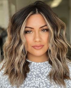 Dark Hair Bayalage Short, Dark Brown Hair To Blonde Balayage, Hair Styles For Big Faces, Brown Hair With Thick Blonde Highlights, Balayage On Short Hair Dark, Dark Hair To Blonde Balayage, Blonde Balayage On Dark Hair Short, Long Bob Blonde Balayage, Dark Brown Hair To Blonde