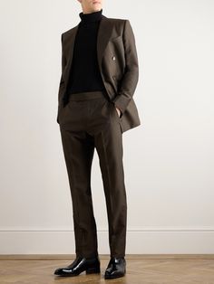 TOM FORD's tailoring is the go-to for guys like David Beckham, Daniel Craig and Bradley Cooper. A cool, sleek option for formal events, these 'Atticus' suit trousers have been tailored in Italy from fine wool and silk-blend and feature both side adjusters and unfinished hems for an impeccable fit. Well Tailored Suit, Mens Event Outfit, Men Fall Attire, Finance Men Style, Styling Brown Trousers, Men’s Formal Attire, Guys Formal Outfits, Smart Man Aesthetic, Men’s Formal