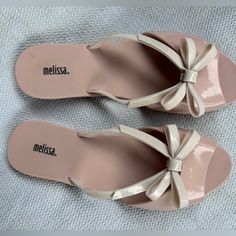 New Melissa Ela Sandals In Pink With Beige Bow. Lightly Padded Footbed, Close Toe Construction Elevates The Casual Flip Flop Style. Worn Once To Try On, But Never Worn Out. Us Size 8 Eur 39 Casual Pink Slip-on Jelly Sandals, Pink Flat Jelly Sandals For Vacation, Pink Casual Flat Jelly Sandals, Pink Synthetic Flat Heel Flip Flops, Pink Closed Toe Jelly Sandals For Spring, Pink Closed-toe Jelly Sandals For Spring, Pink Synthetic Summer Jelly Sandals, Pink Slip-on Jelly Sandals For Summer, Pink Slip-on Jelly Sandals For The Beach