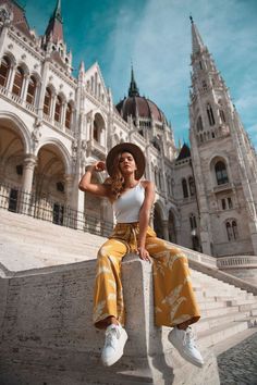 travel photo of girl in Budapest, Hungary Budapest Parliament Photoshoot, Budapest Style, Budapest Photo Ideas Summer, Budapest Summer Outfits, Budapest Parliament, Travel Photo