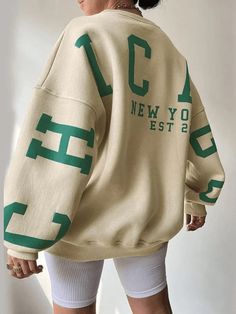 Crewneck Sweatshirt Back Letter Graphic Pullover Sweatshirt - AnotherChill Chique Outfit, Varsity Sweatshirt, Winter Mode, College Hoodies, Streetwear Y2k, Mode Casual, Looks Street Style, Sweatshirts Online, Mode Vintage