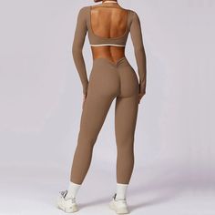 Get ready to slay the gym in style with the Agalea Long Sleeve Set! This set features a sleek long sleeve sports top with a built-in sports bra for added support. The high waist leggings have a flattering scrunch butt detail and white piping accents for a touch of sophistication. Dominate your workouts while looking effortlessly chic! Product Details: 78% nylon 22% spandex White piping accent Long Sleeve sports crop top with built in sports bra High waist legging with scrunch butt detail Side po Long Sleeve Sports Top, Workouts Yoga, Yoga Bra Tops, Gym Crop Top, Push Up Workout, Yoga Long Sleeve, Womens Yoga Clothes, Gym Workouts Women, Running Shorts Men